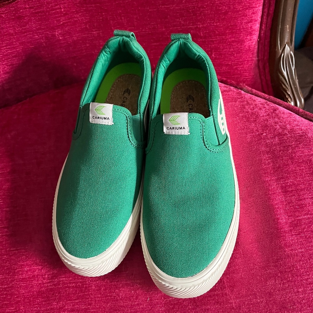 🌟 HP 🌟  NWOT Cariuma Canvas Slip-on, W7, M5.5, Green